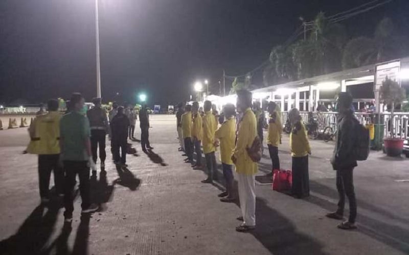 Terkendala Kesehatan dan Administrasi di Jakarta, 40 PMI Tiba di Pelabuhan Lembar