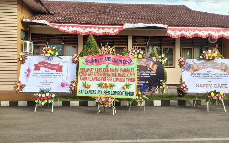 Ulang Tahun Ke-29, Polwan Cantik Rita Yuliana Banjir Kiriman Bunga
