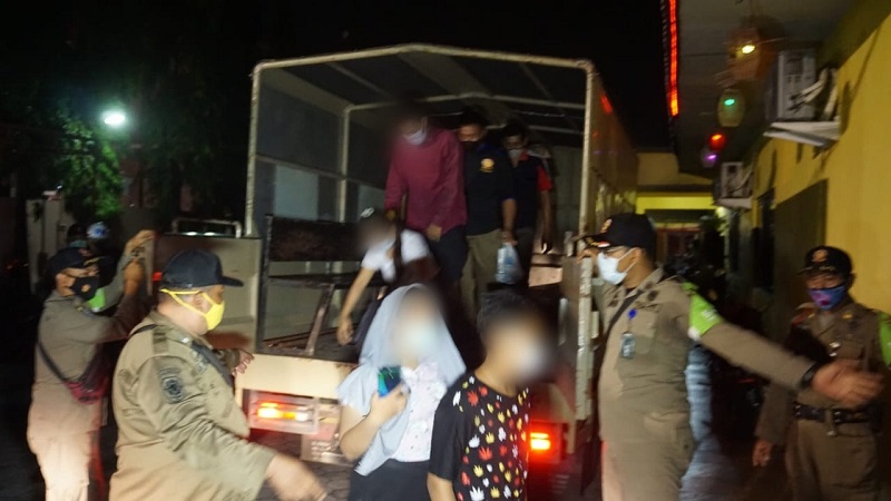 Razia Hotel, Satpol PP Amankan 2 Pasangan Bukan Suami Istri dalam Satu Kamar 