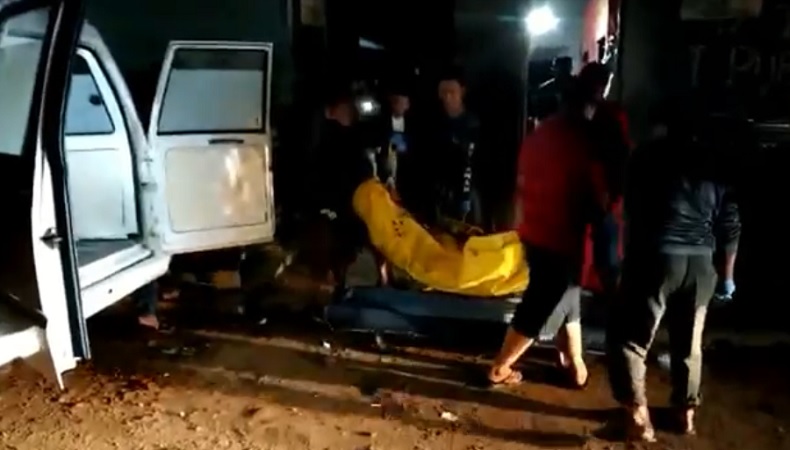 Gempar! IRT yang Juga Tukang Pijat Ditemukan Tewas Setengah Telanjang di Belakang Rumah