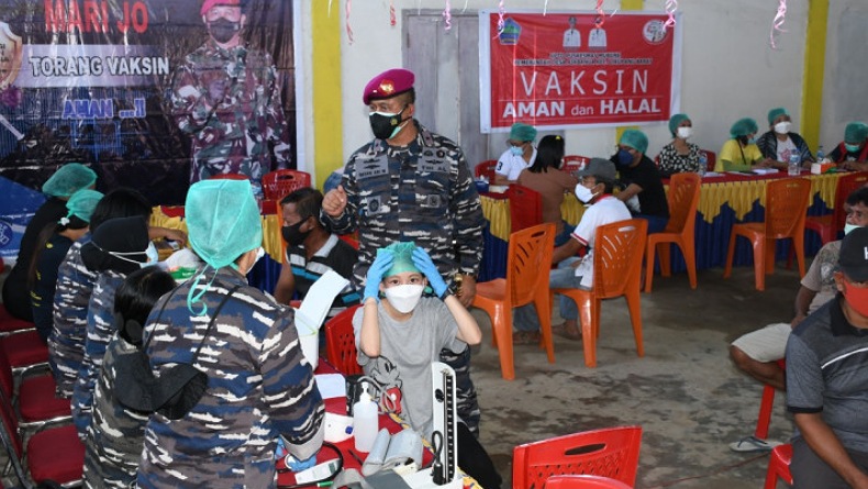 Lantamal VIII Habiskan 600 Dosis Vaksin di 4 Desa Pesisir Minahasa Utara