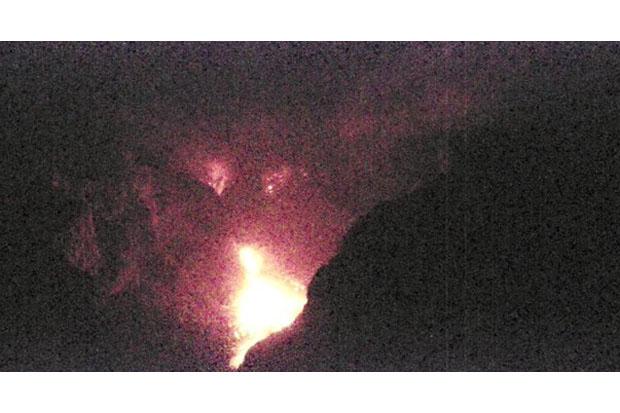 title Merapi Muntahkan 14 Kali Wedus Gembel, Status Tetap Siaga Merapi Muntahkan 14 Kali Wedus Gembel, Status Tetap Siaga