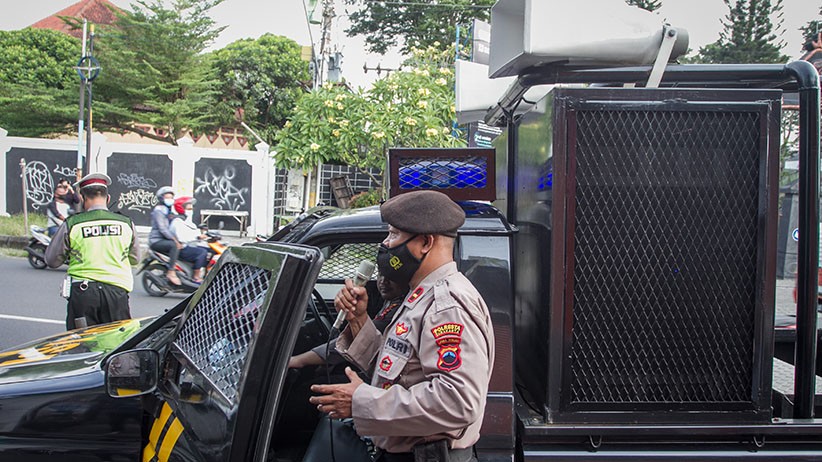 Petugas Gabungan Patroli Sosialisasi PPKM Darurat - Bagian 2