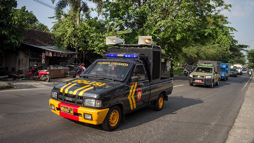 Petugas Gabungan Patroli Sosialisasi PPKM Darurat