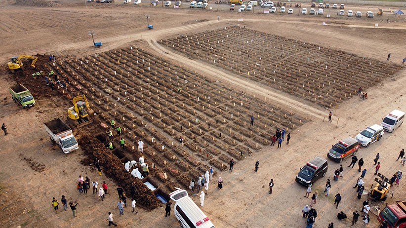 Rekor Kematian akibat Covid-19, Begini Suasana Pemakaman TPU Rorotan - Bagian 2