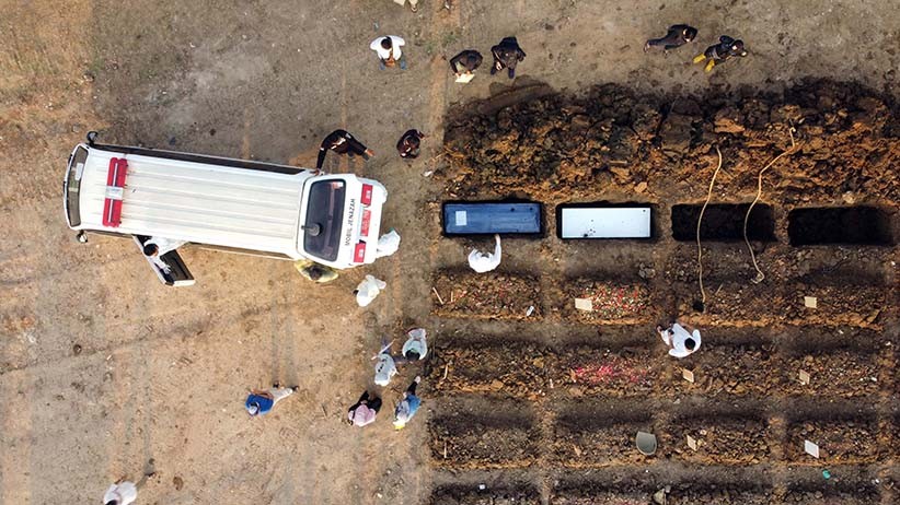 Rekor Kematian akibat Covid-19, Begini Suasana Pemakaman TPU Rorotan - Bagian 3