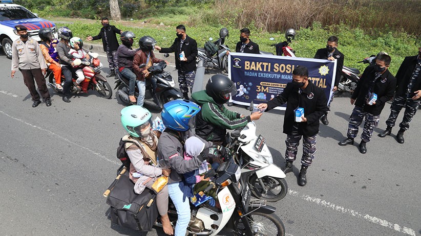 BEM STTAL Bagikan Masker untuk Nelayan Pesisir Surabaya - Bagian 3