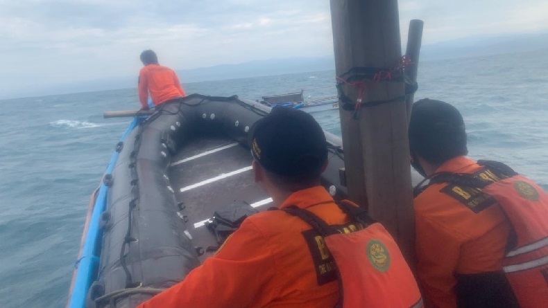 title Hari Keempat Operasi Pencarian 3 ABK MV Berkat Jaya di Perairan Garut Masih Nihil Hari Keempat Operasi Pencarian 3 ABK MV Berkat Jaya di Perairan Garut Masih Nihil