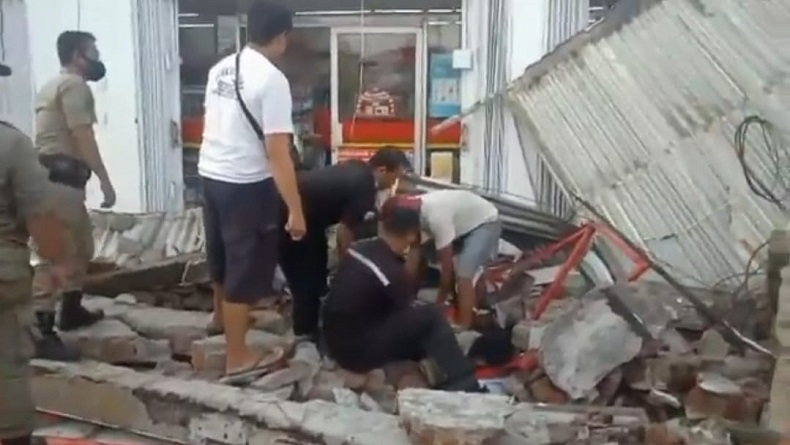 Atap Minimarket di Subang Ambruk saat Diperbaiki, Seorang Pekerja Tewas