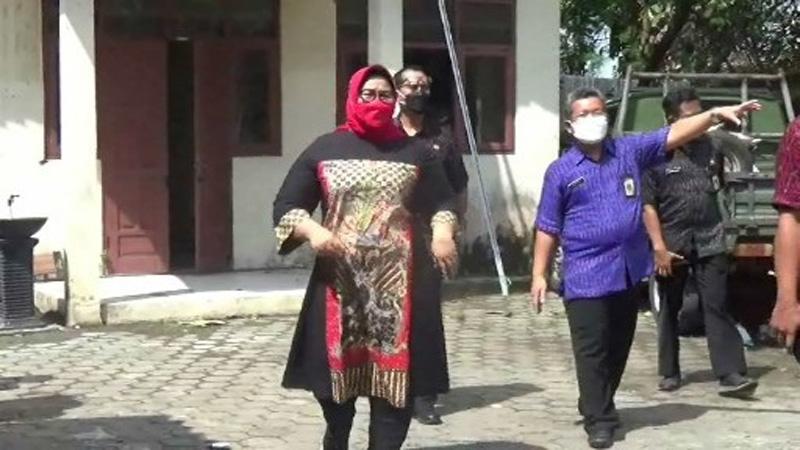 Kasus Covid-19 di Sragen Meledak, Bupati Kusdinar Gunakan Gedung SD untuk Isolasi Warga
