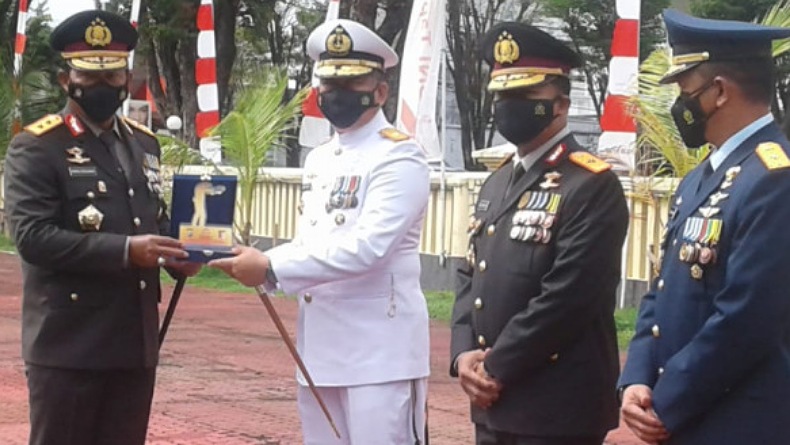 Danlantamal VIII Juarai Lomba Menembak Hari Bhayangkara ke-75 di Brimob Polda Sulut