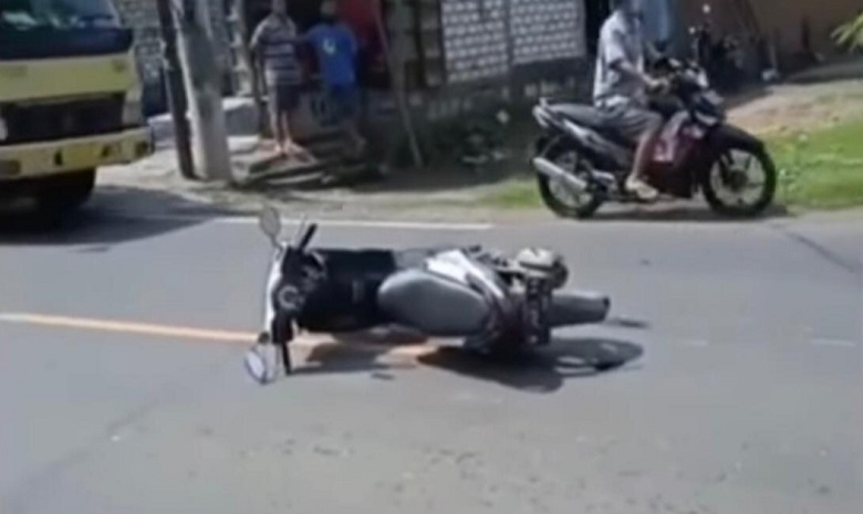 Gagal Salip Truk Tronton, Mahasiswi asal Sidoarjo Tewas Terjatuh 