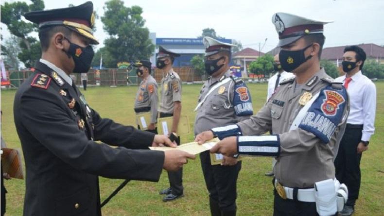 11 Anggota Polres Tulang Bawang Terima Penghargaan, Ini Catatan Prestasinya