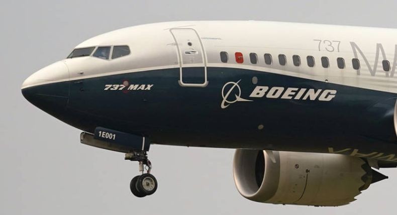 Alaska Airlines Kandangkan Semua Pesawat Boeing 737 Max 9 Setelah Jendela Dan Dinding Lepas 0636