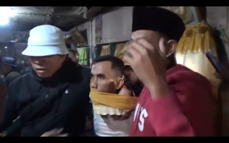 Tikam Teman hingga Tewas, Pria Ini Ditangkap Dalam Tumpukan Kain di Rumah Mertua