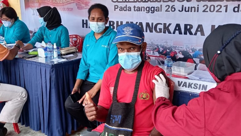 Warga Papua Diminta Tak Percaya Berita Bohong Vaksin Covid