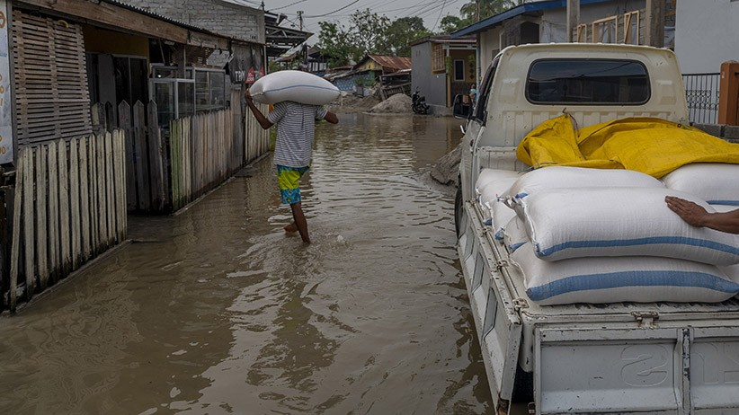 Sungai Palu Meluap, Ratusan Rumah Warga Terendam Banjir - Bagian 2
