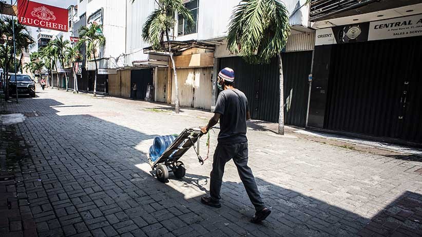 Suasana Sepi Pertokoan Pasar Baru - Bagian 1