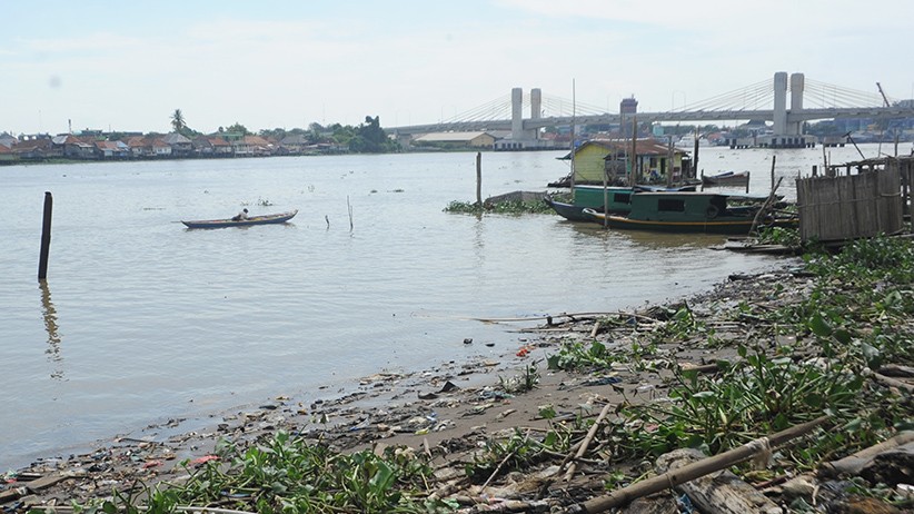 Musim Kemarau, Debit Air Sungai Musi Turun 2,5 - 4 Meter - Bagian 2