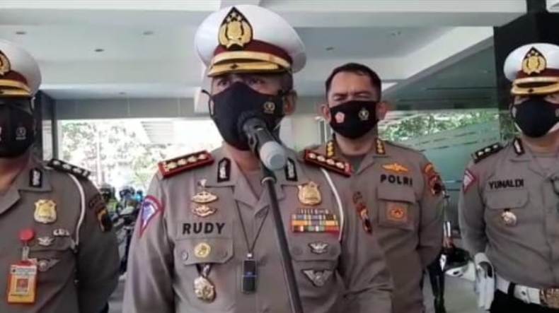 PPKM Darurat, Ditlantas Polda Jateng Kunci Titik Perbatasan 