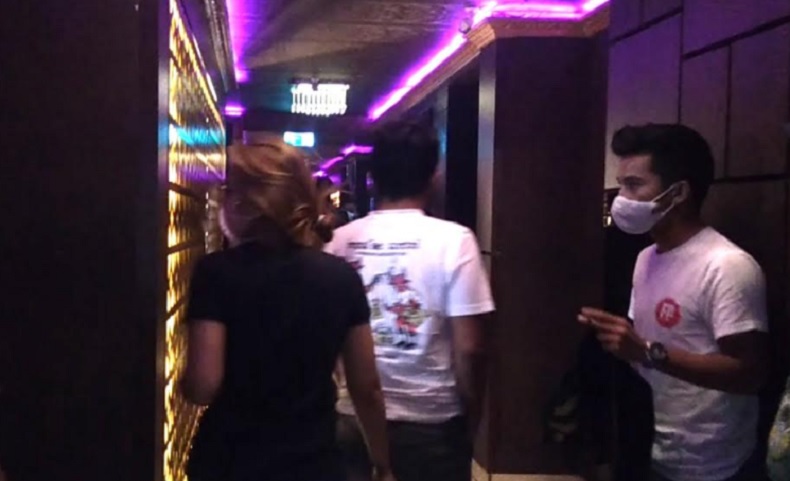 Hari Pertama PPKM Darurat, Pengunjung Karaoke Panik Didatangi Satgas Kodam III Siliwangi