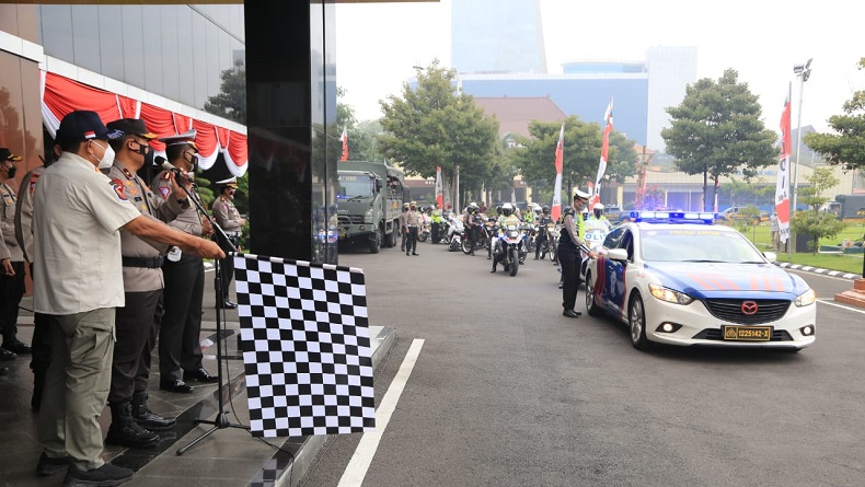 title Hari Pertama PPKM Darurat, Polda Jatim Berangkatkan Patroli Show of Force Hari Pertama PPKM Darurat, Polda Jatim Berangkatkan Patroli Show of Force