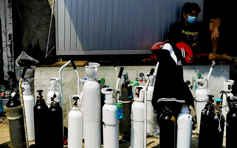 Depot Isi Ulang Tabung Oksigen Masih Diserbu Warga - Bagian 2