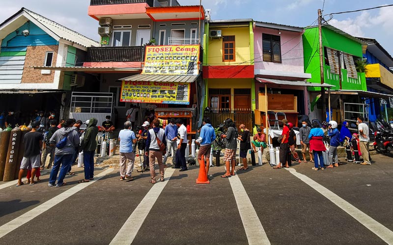Depot Isi Ulang Tabung Oksigen Masih Diserbu Warga - Bagian 3