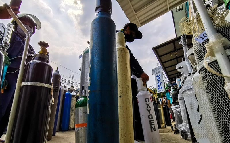 Depot Isi Ulang Tabung Oksigen Masih Diserbu Warga - Bagian 1