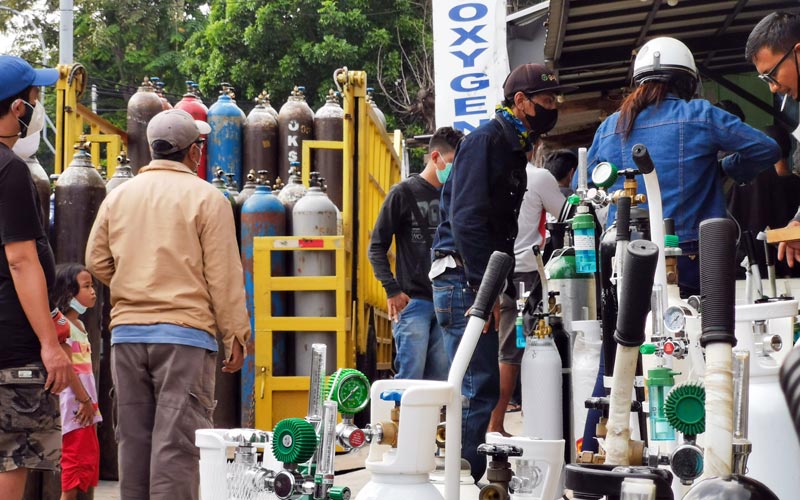 Depot Isi Ulang Tabung Oksigen Masih Diserbu Warga - Bagian 6