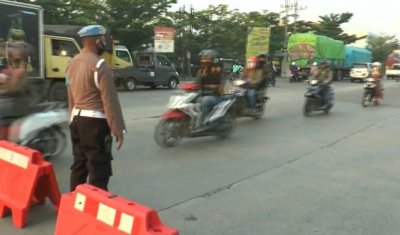 Jalan Masuk Kota Pekalongan Ditutup, Warga Kesulitan Pulang ke Rumah