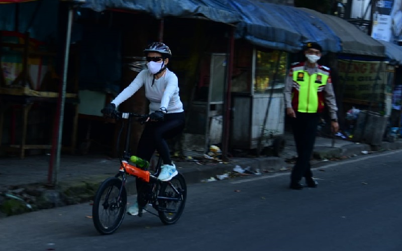 Nekat Lewat Dago saat PPKM Darurat, Pesepeda Disuruh Pulang oleh Petugas
