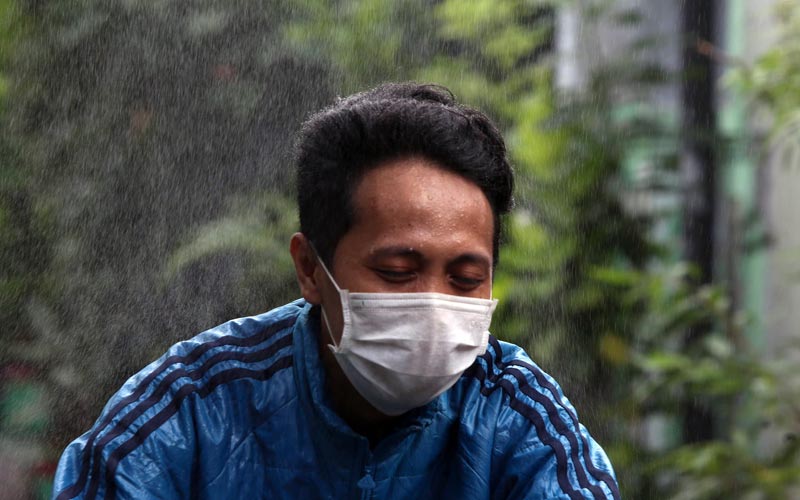 Kreatif, Warga Kranggan Surabaya Pasang Semprotan Disinfektan Otomatis Sepanjang 220 Meter - Bagian 4