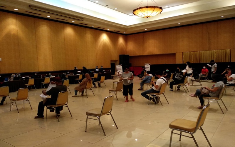 Pelaku Pariwisata di Bandung Gelar Vaksinasi Massal, Target Suntik 1.000 Orang per Hari 