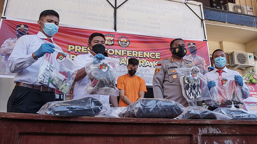 Tampang Pembunuh Pengusaha Emas, Pelaku Selingkuhan Istri Korban - Bagian 1