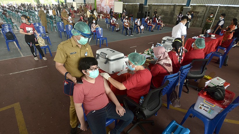 Anak-Anak di Manado Mulai Divaksin, 100.000 Dosis Disiapkan - Bagian 2