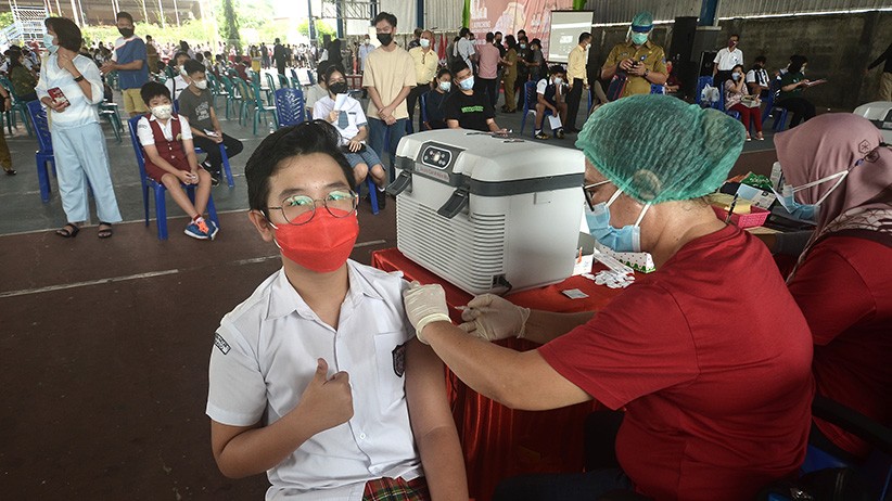 Anak-Anak di Manado Mulai Divaksin, 100.000 Dosis Disiapkan - Bagian 1