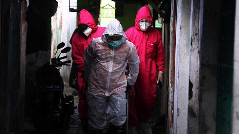 Tergeletak 24 Jam di Kamar Indekos, Jenazah Korban Covid-19 Akhirnya Dievakuasi - Bagian 1