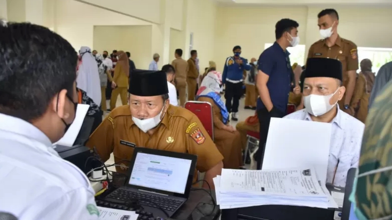 Bupati dan Seluruh ASN Agam Disuntik Vaksin Covid-19