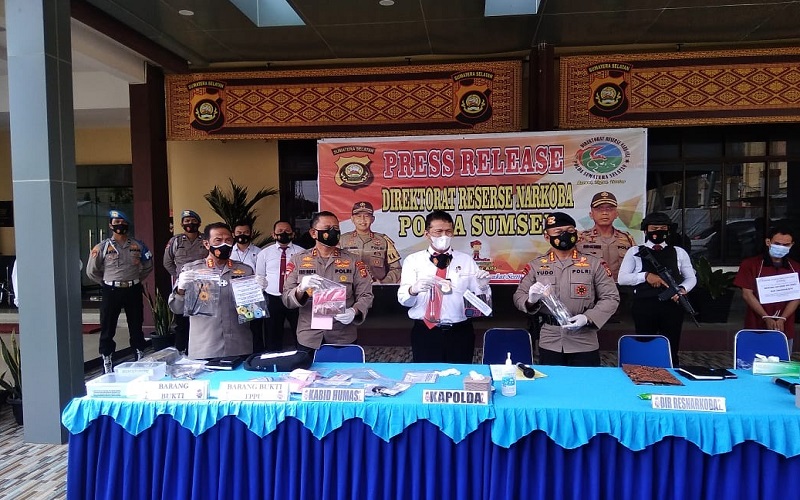 Produksi Narkoba di Rumah, Emak-Emak di Tangga Buntung Palembang Ditangkap