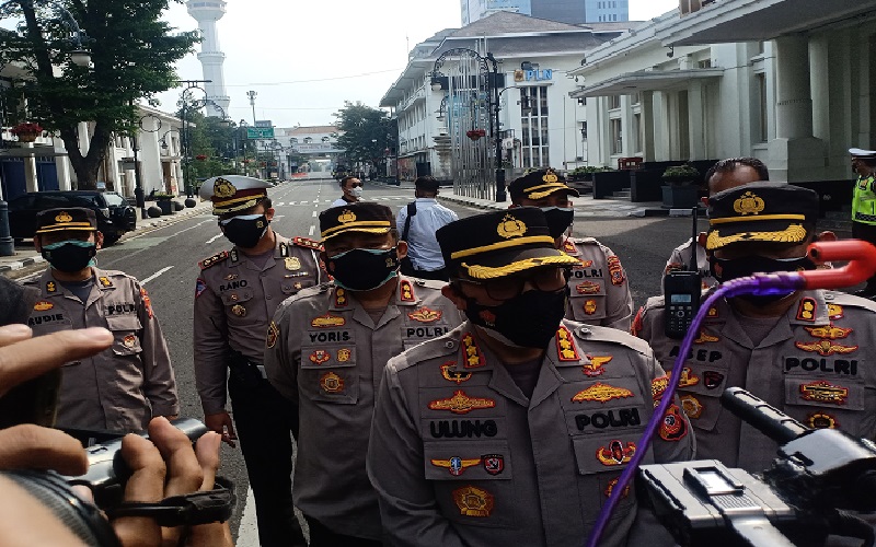 Ambulans dan Truk Sembako Boleh Masuk Bandung, Mobil Pribadi dari Luar Kota Diputar Balik