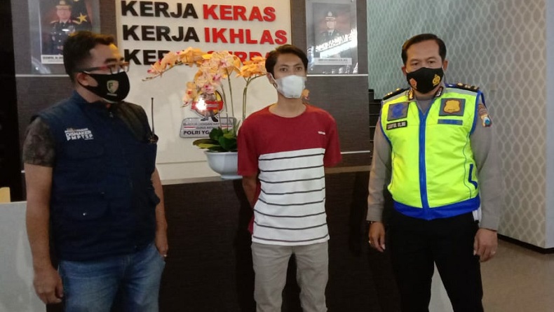 title Sebar Hoaks Kecelakaan karena PPKM Darurat di Medsos, Pemuda di Kota Batu Diamankan Polisi Sebar Hoaks Kecelakaan karena PPKM Darurat di Medsos, Pemuda di Kota Batu Diamankan Polisi