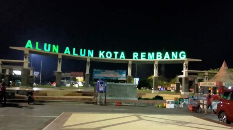 title Begini Keluh Kesah PKL Alun-alun Rembang saat PPKM Darurat Diterapkan Begini Keluh Kesah PKL Alun-alun Rembang saat PPKM Darurat Diterapkan