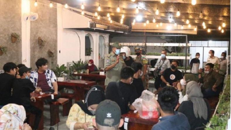 Patroli PPKM Mikro Bubarkan Pengunjung 2 Kafe di Medan yang Melanggar Aturan