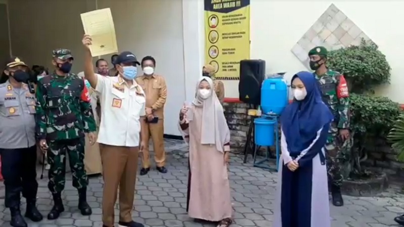 title Sembuh, 41 Santri Klaster Pesantren di Pasuruan Dipulangkan ke Rumah Sembuh, 41 Santri Klaster Pesantren di Pasuruan Dipulangkan ke Rumah