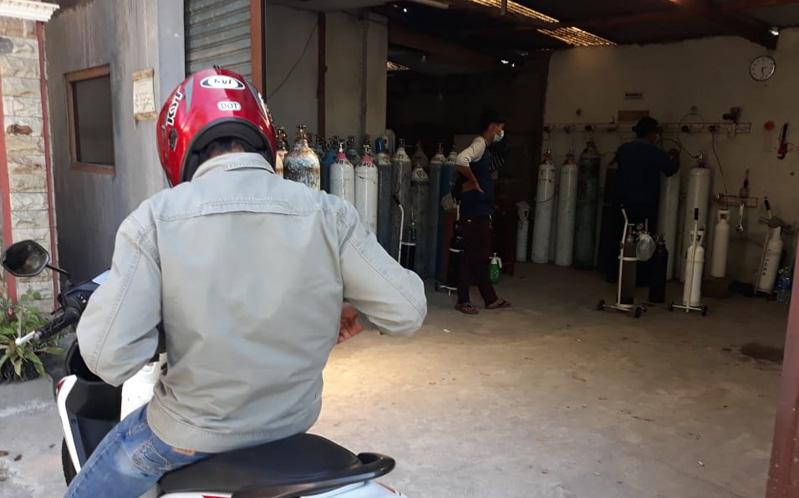 Kasus Covid-19 Melonjak, Warga Kota Salatiga Berburu Oksigen