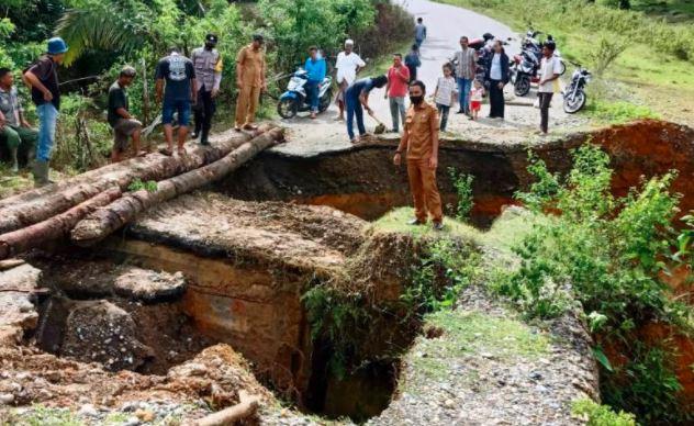 title Banjir Rendam 29 Desa di Nagan Raya akibat Hujan Deras, Aktivitas Warga Lumpuh Banjir Rendam 29 Desa di Nagan Raya akibat Hujan Deras, Aktivitas Warga Lumpuh