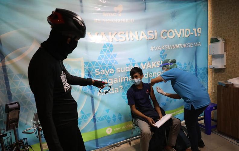 PPKM Darurat, Ganjar Minta Outlet Vaksinasi Diperbanyak untuk Kurangi Kerumunan