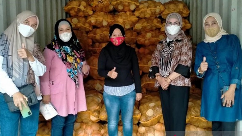 Bone Bolango Ekspor 33 Ton Kopra Putih ke India