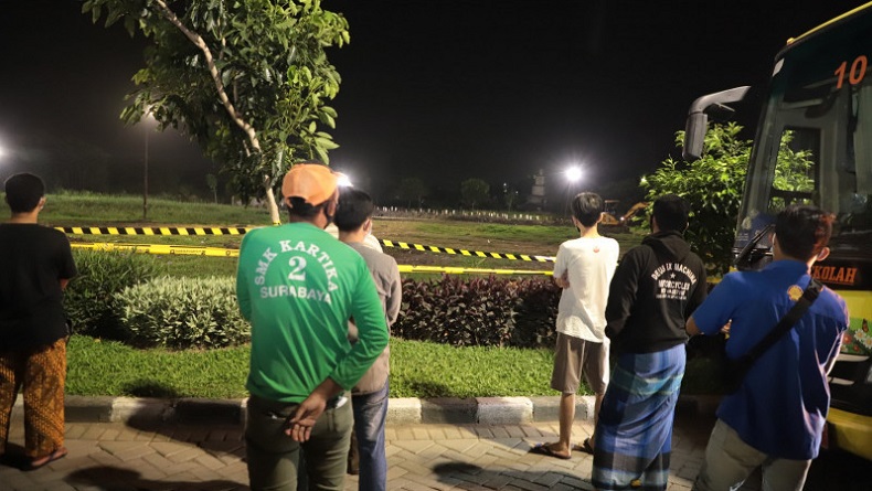 title Langgar PPKM Darurat di Surabaya, 145 Orang Dibawa ke Permakaman Tengah Malam Langgar PPKM Darurat di Surabaya, 145 Orang Dibawa ke Permakaman Tengah Malam